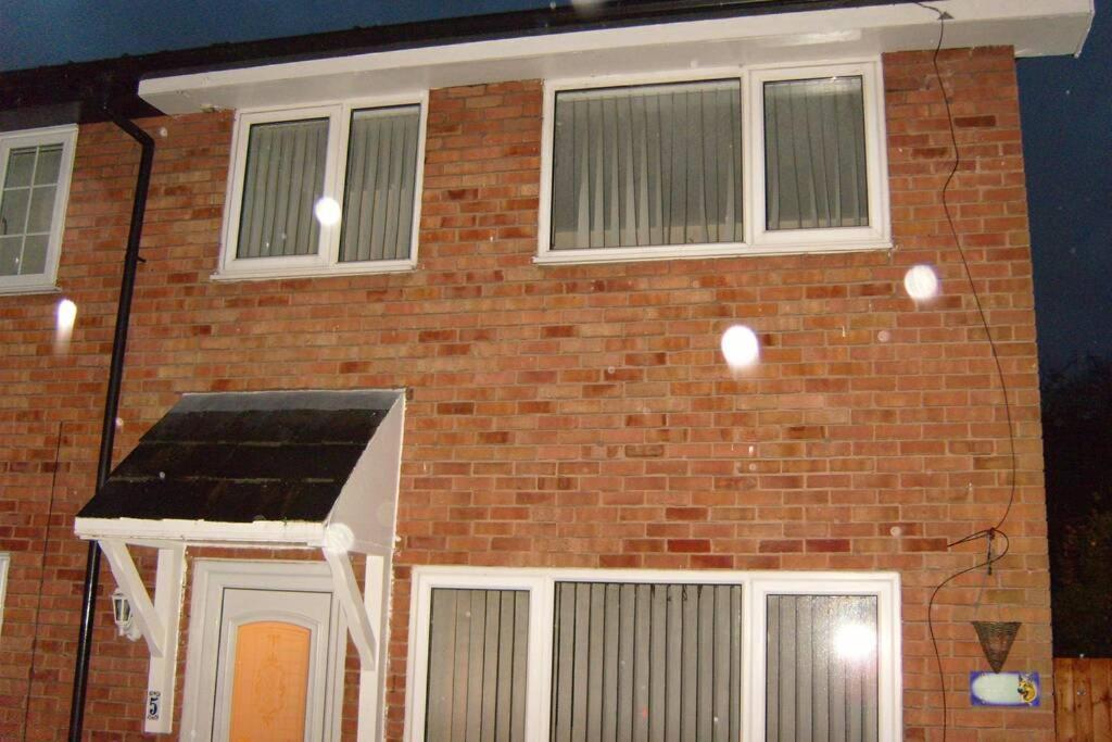 Delightful House With Big Ambitions Apartment Leigh  Exterior photo